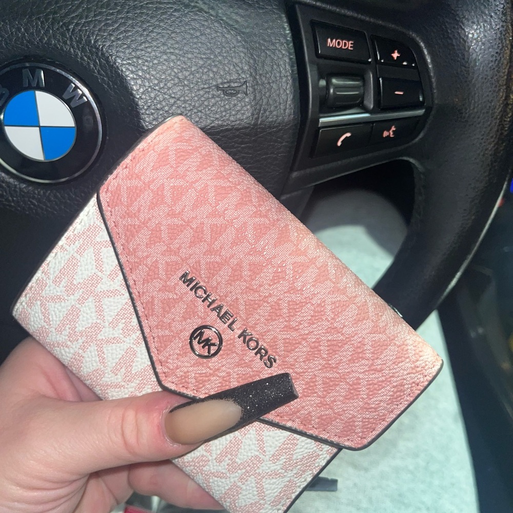 MICHAEL KORS WALLET.